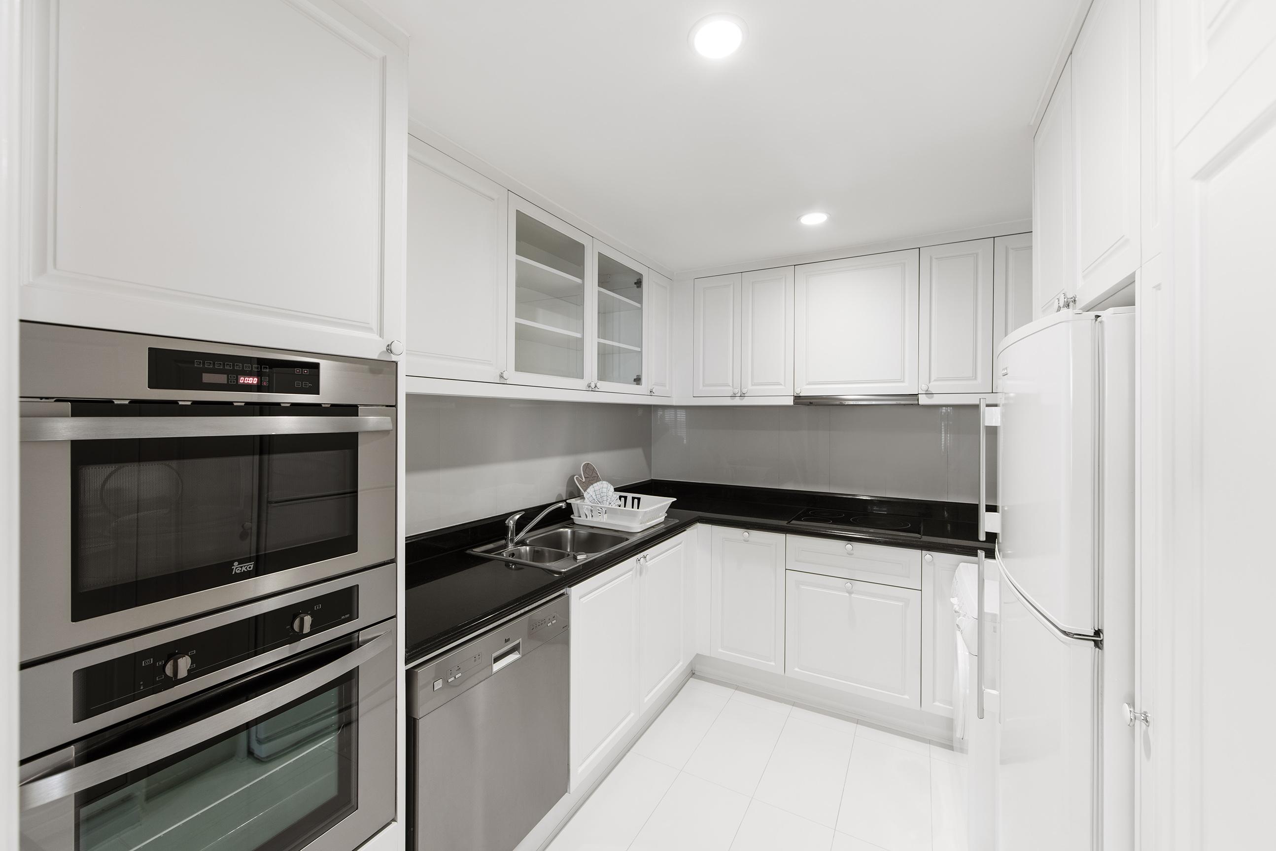 Grande Centre Point Hotel Ratchadamri Банкок Екстериор снимка A modern kitchen