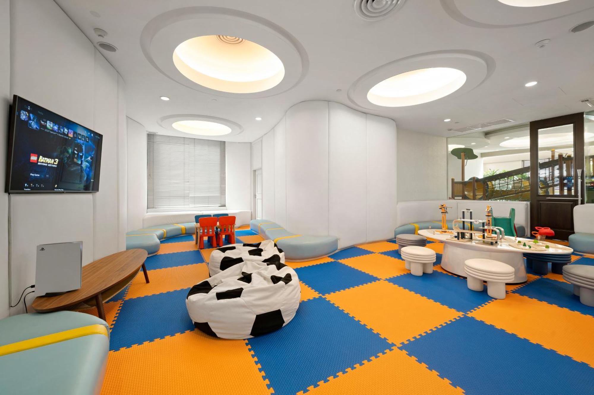 Grande Centre Point Hotel Ratchadamri Банкок Екстериор снимка The Children's Hospital at Queen Mary Hospital