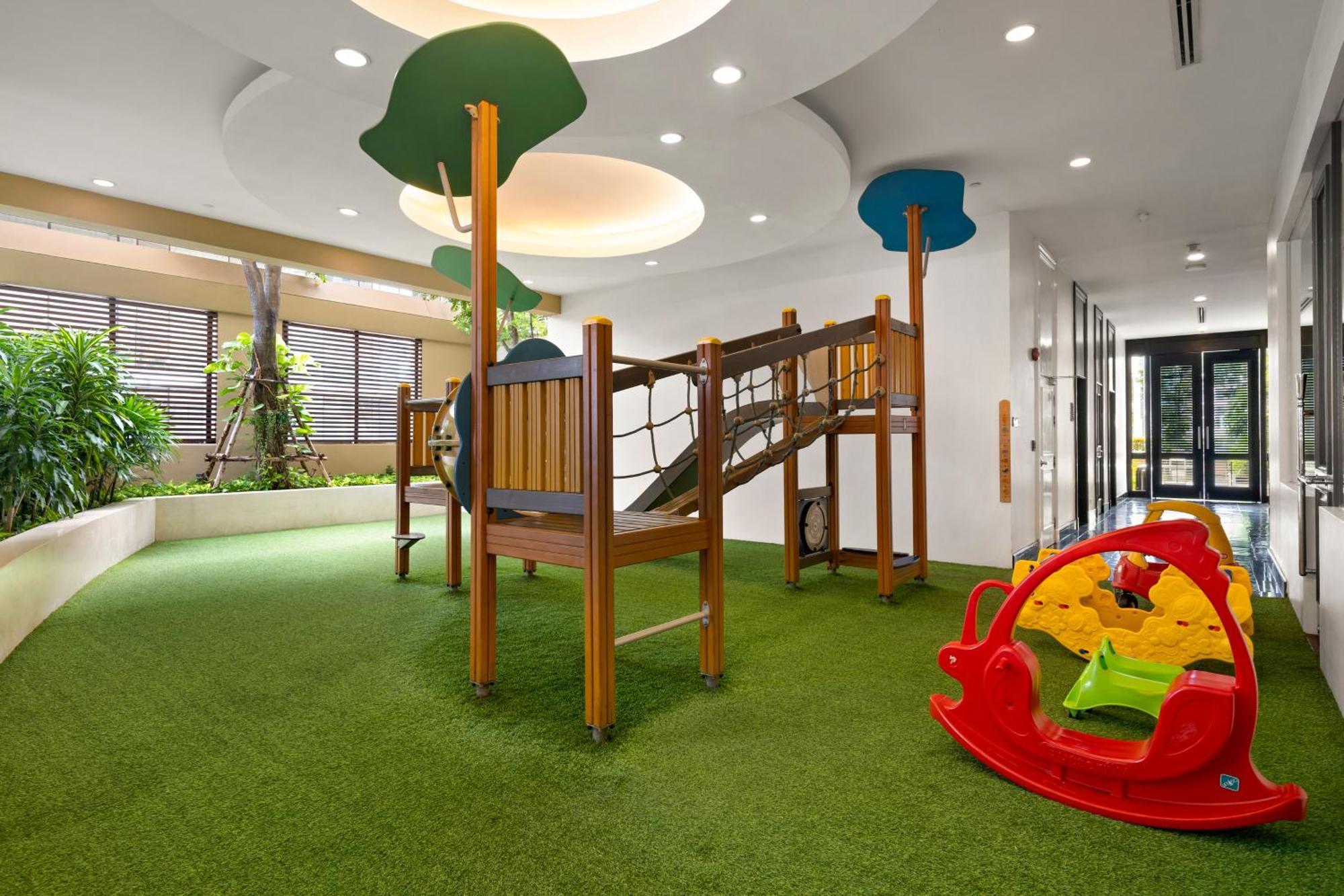 Grande Centre Point Hotel Ratchadamri Банкок Екстериор снимка The Children's Playroom