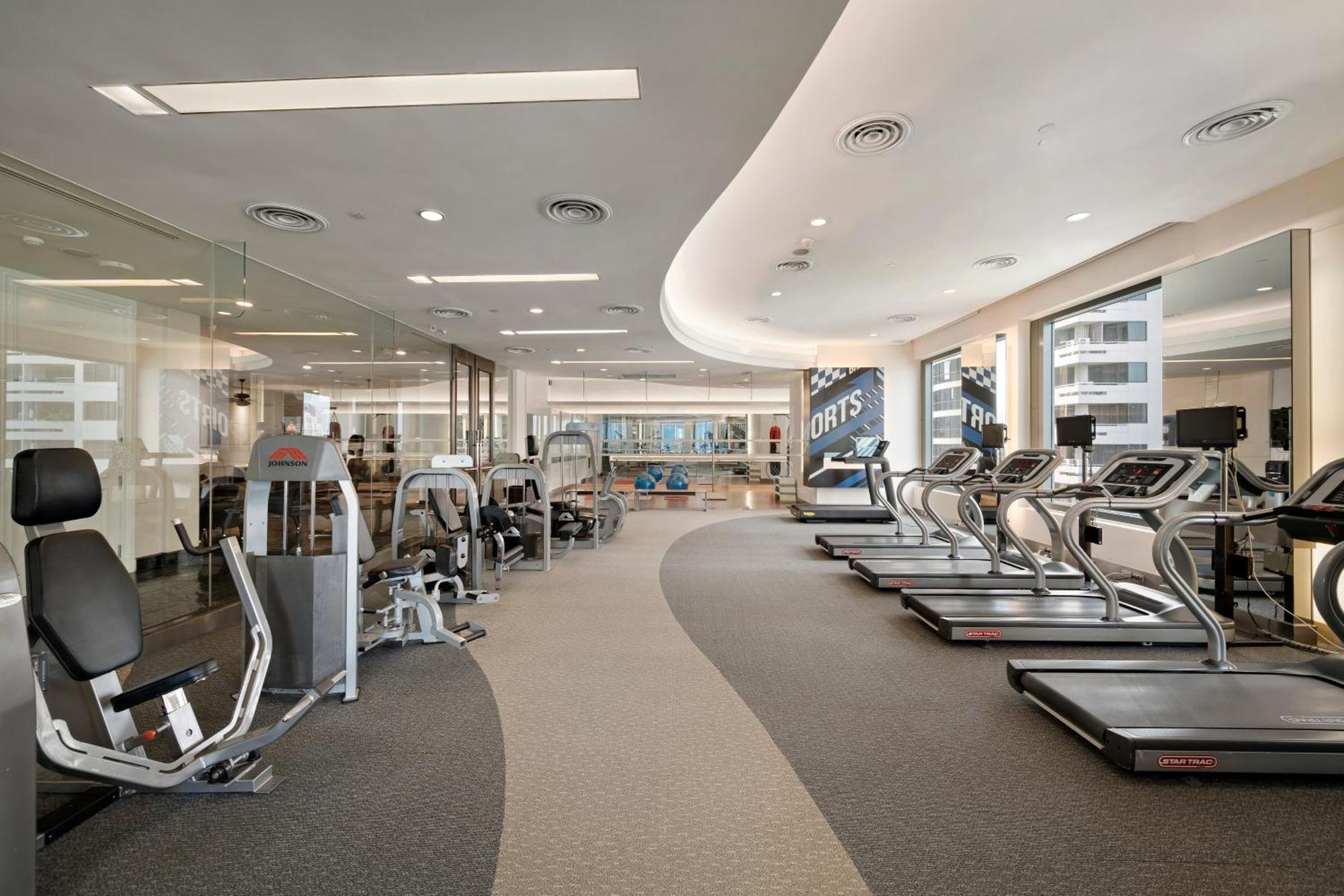 Grande Centre Point Hotel Ratchadamri Банкок Екстериор снимка The gym at the hotel