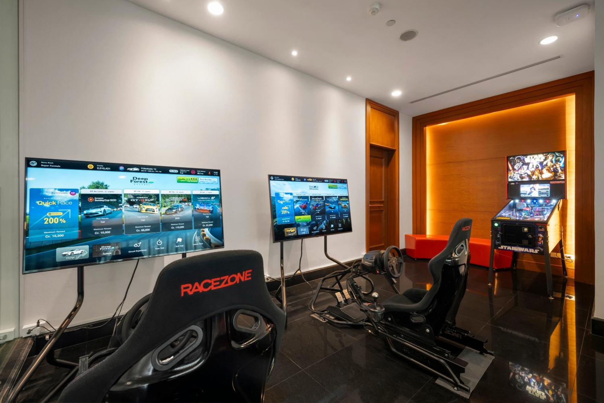 Grande Centre Point Hotel Ratchadamri Банкок Екстериор снимка RaceZone at the Ritz-Carlton, Hong Kong