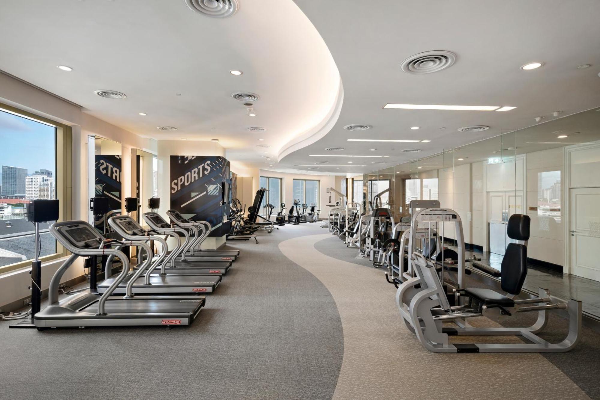 Grande Centre Point Hotel Ratchadamri Банкок Екстериор снимка The gym at the hotel